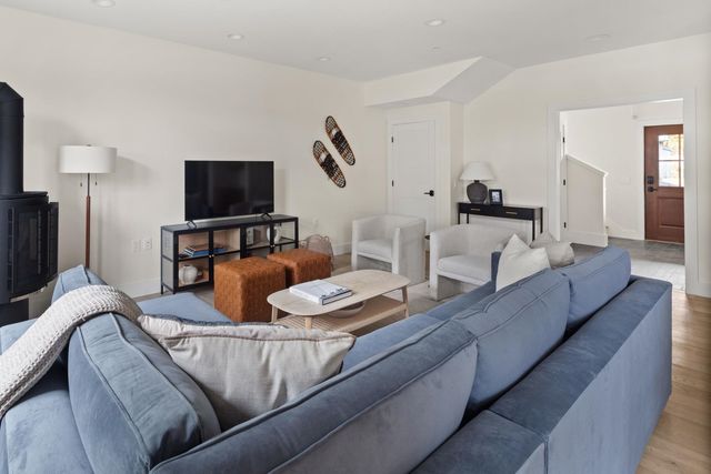 60-B Landing Circle 60-B, Stowe, VT 05672