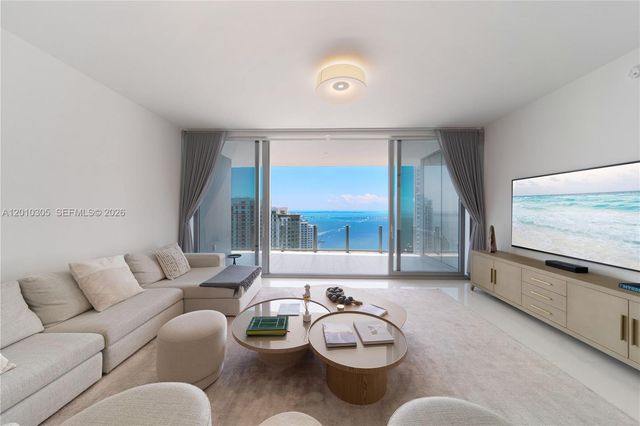 300 Biscayne Blvd Way 3503C, Miami, FL 33131