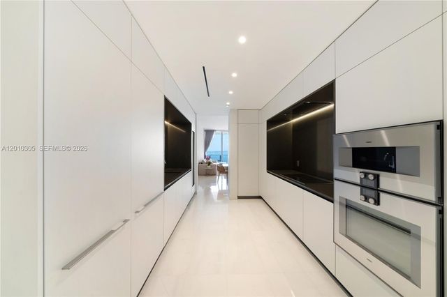 300 Biscayne Blvd Way 3503C, Miami, FL 33131