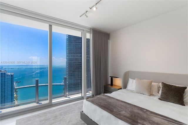 300 Biscayne Blvd Way 3503C, Miami, FL 33131