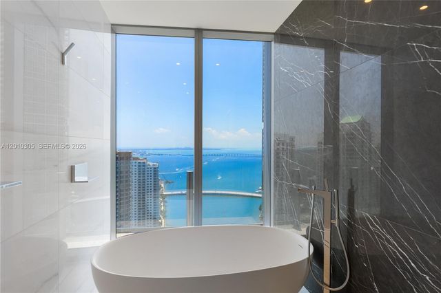 300 Biscayne Blvd Way 3503C, Miami, FL 33131