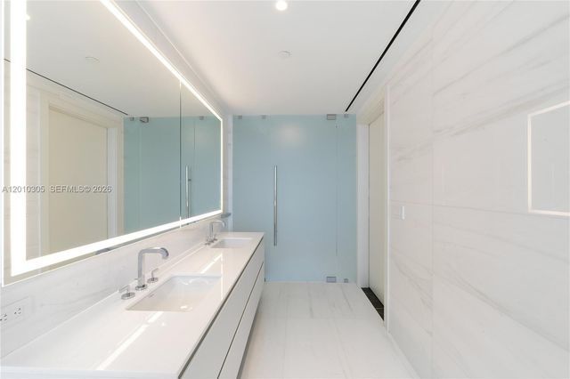 300 Biscayne Blvd Way 3503C, Miami, FL 33131