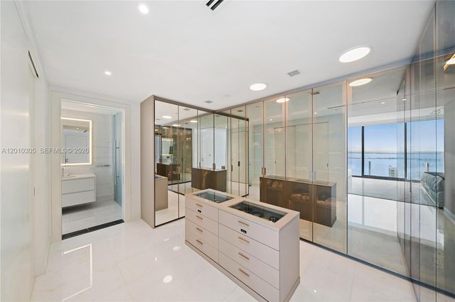 300 Biscayne Blvd Way 3503C, Miami, FL 33131