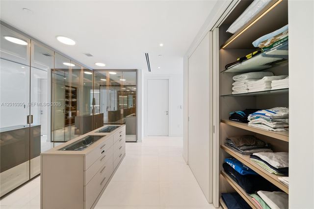 300 Biscayne Blvd Way 3503C, Miami, FL 33131