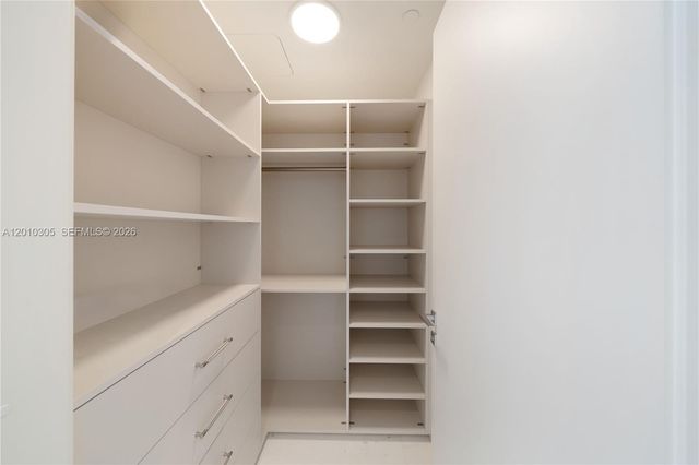 300 Biscayne Blvd Way 3503C, Miami, FL 33131
