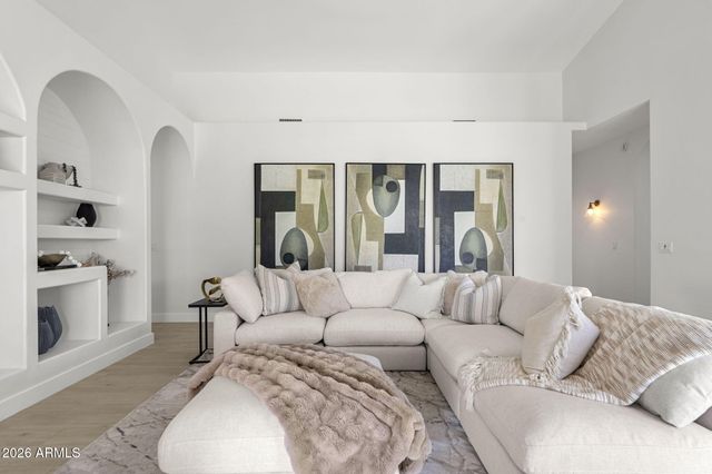 8627 E CORRINE Drive, Scottsdale, AZ 85260