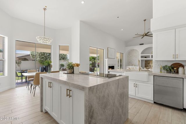 8627 E CORRINE Drive, Scottsdale, AZ 85260