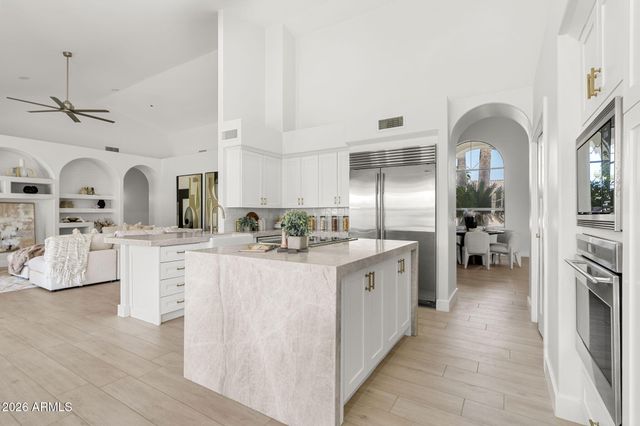 8627 E CORRINE Drive, Scottsdale, AZ 85260