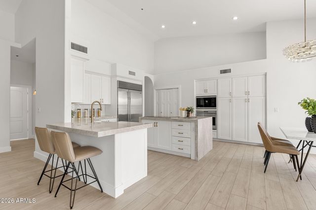 8627 E CORRINE Drive, Scottsdale, AZ 85260