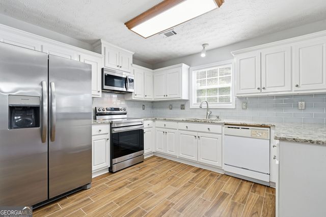 368 Shadowbrooke Circle SW, Loganville, GA 30052