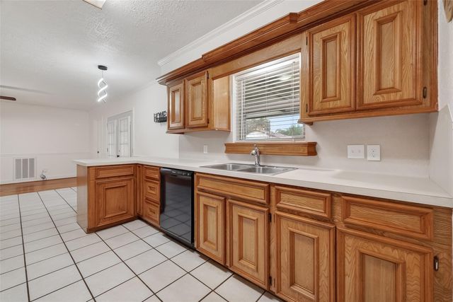 1125 E Lambuth Lane, Deer Park, TX 77536