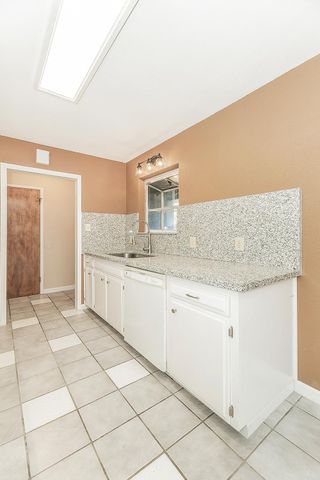 1375 S Cyrier Avenue, Reedley, CA 93654