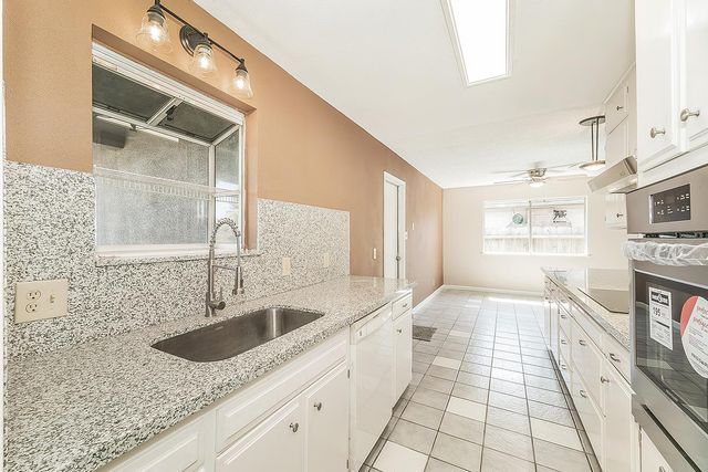 1375 S Cyrier Avenue, Reedley, CA 93654