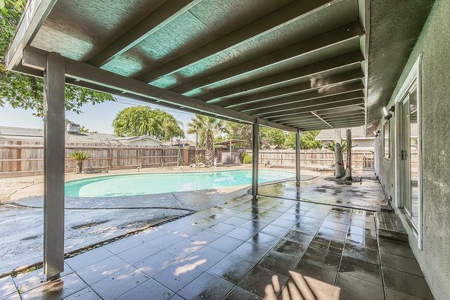 1375 S Cyrier Avenue, Reedley, CA 93654