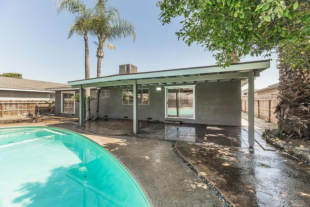 1375 S Cyrier Avenue, Reedley, CA 93654