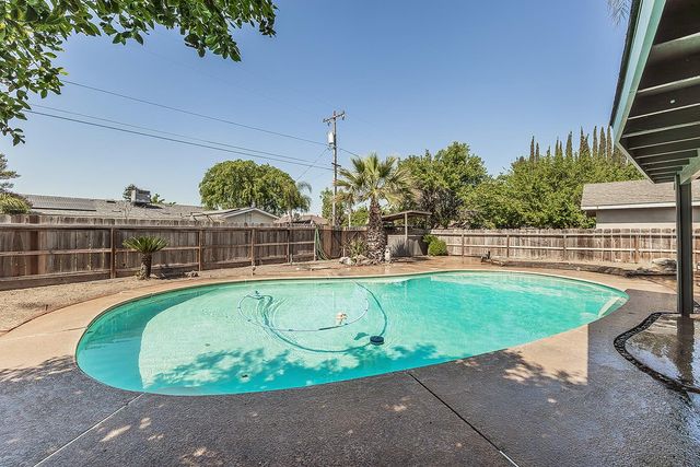 1375 S Cyrier Avenue, Reedley, CA 93654