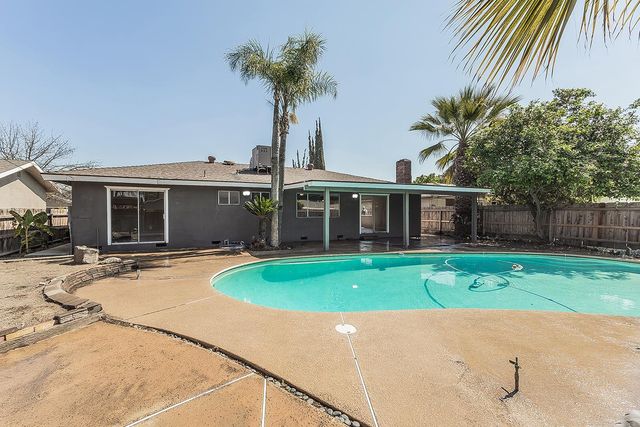 1375 S Cyrier Avenue, Reedley, CA 93654