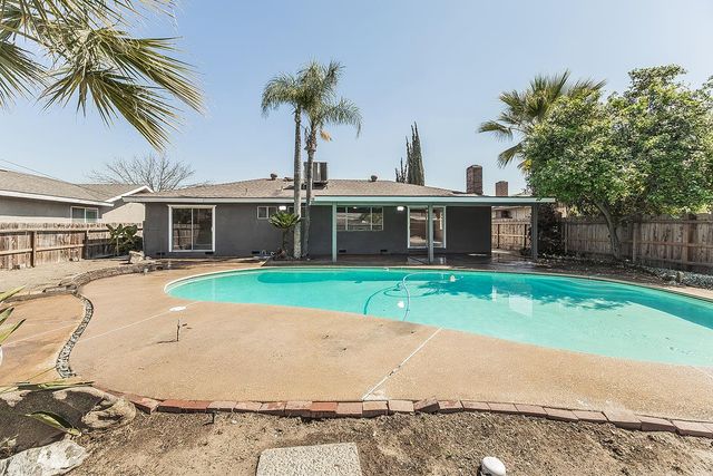 1375 S Cyrier Avenue, Reedley, CA 93654