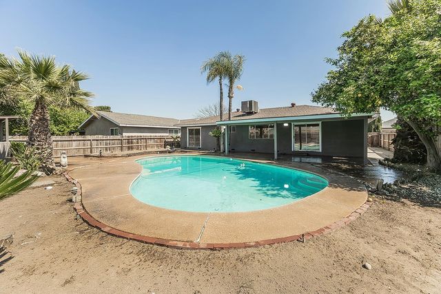 1375 S Cyrier Avenue, Reedley, CA 93654