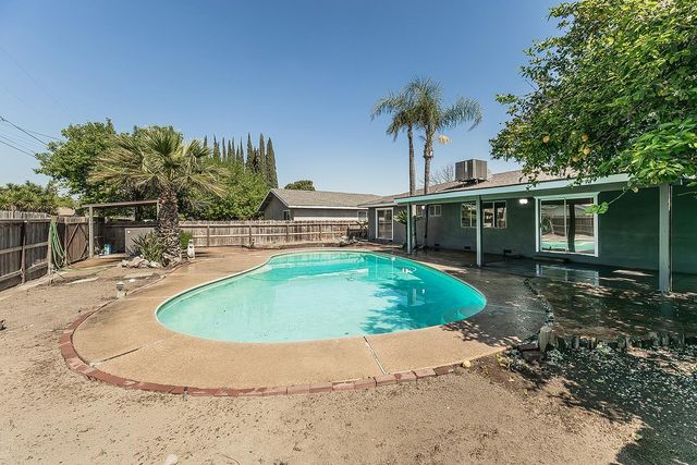 1375 S Cyrier Avenue, Reedley, CA 93654