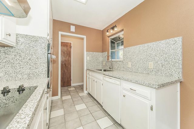 1375 S Cyrier Avenue, Reedley, CA 93654