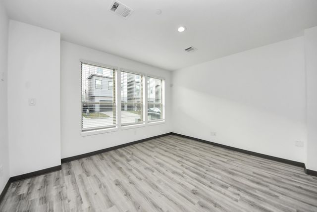 18716 Centro Main Street, Shenandoah, TX 77385