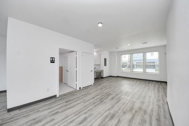 18716 Centro Main Street, Shenandoah, TX 77385