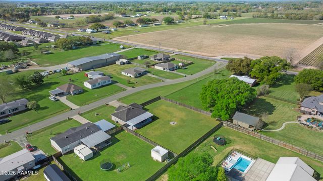 105 Glenfield Street, Youngsville, LA 70592