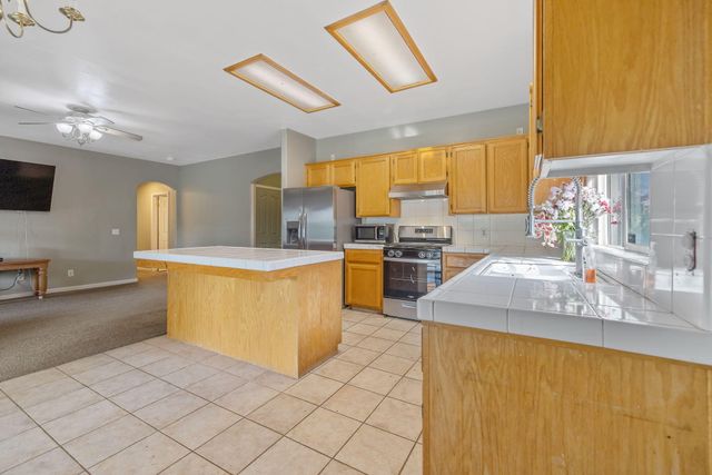 741 Bender Court, Tulare, CA 93274