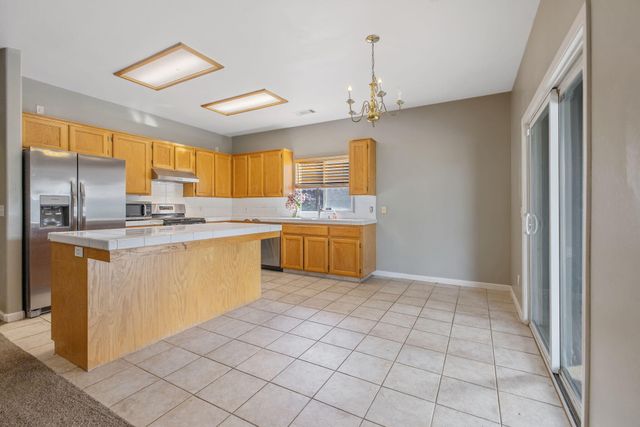 741 Bender Court, Tulare, CA 93274