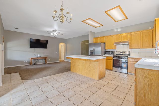 741 Bender Court, Tulare, CA 93274