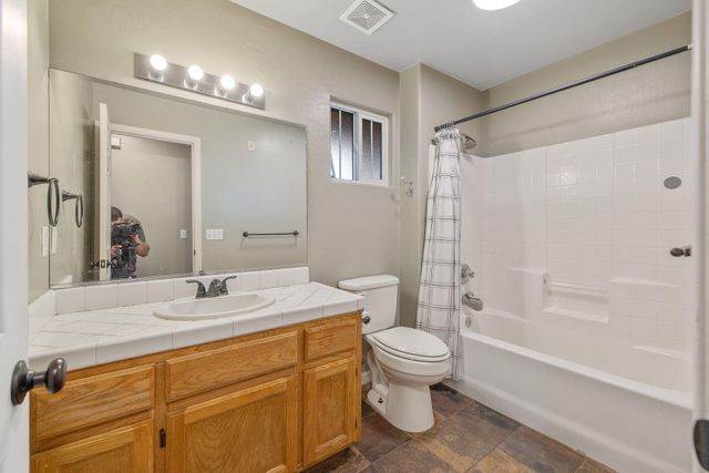 741 Bender Court, Tulare, CA 93274