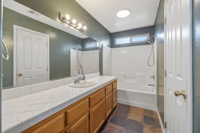 741 Bender Court, Tulare, CA 93274