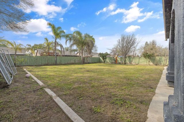 741 Bender Court, Tulare, CA 93274