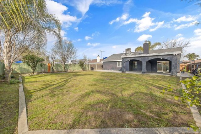 741 Bender Court, Tulare, CA 93274