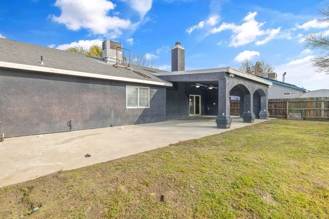 741 Bender Court, Tulare, CA 93274