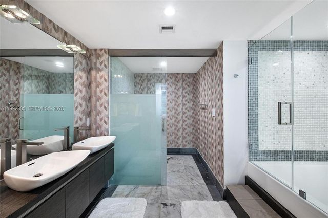 200 Biscayne Boulevard Way 3311, Miami, FL 33131