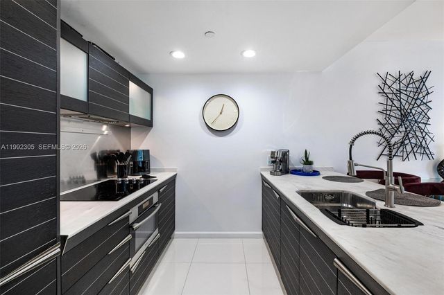 200 Biscayne Boulevard Way 3311, Miami, FL 33131