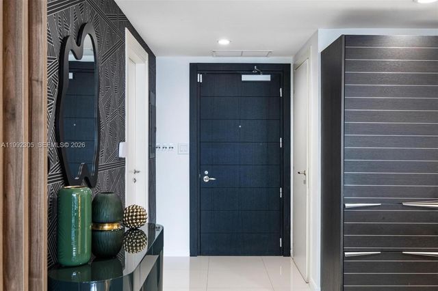 200 Biscayne Boulevard Way 3311, Miami, FL 33131