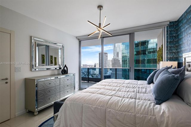 200 Biscayne Boulevard Way 3311, Miami, FL 33131