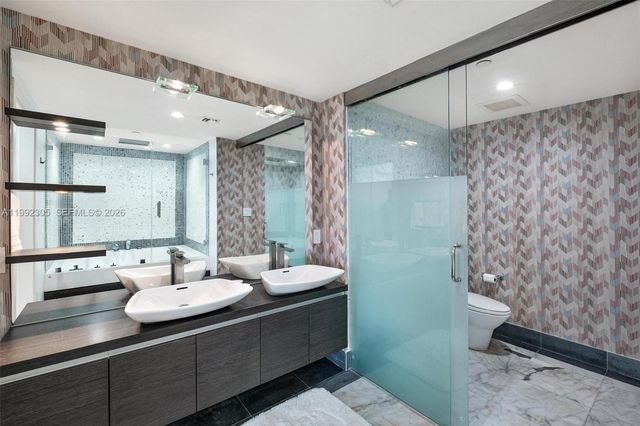 200 Biscayne Boulevard Way 3311, Miami, FL 33131