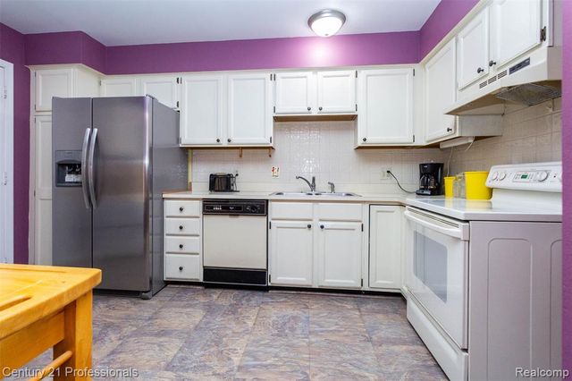 574 Tennyson, Rochester Hills, MI 48307
