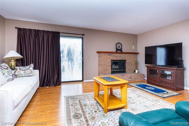 574 Tennyson, Rochester Hills, MI 48307