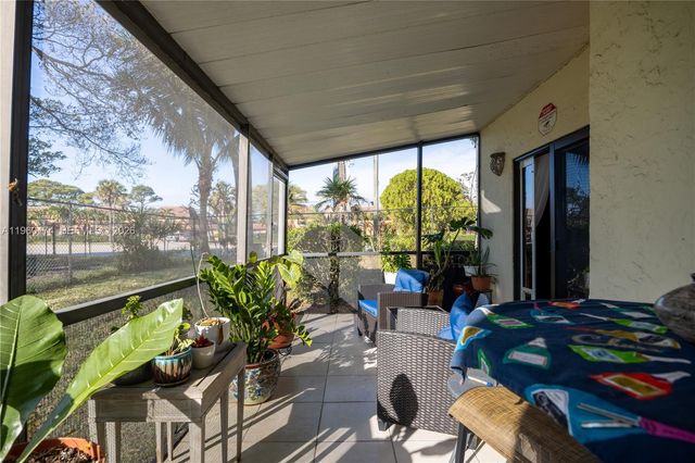 898 NW 47th St, Deerfield Beach, FL 33064