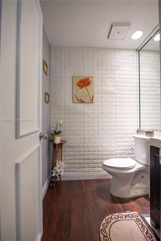 898 NW 47th St, Deerfield Beach, FL 33064