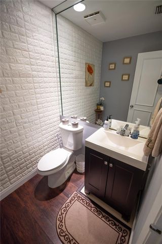 898 NW 47th St, Deerfield Beach, FL 33064