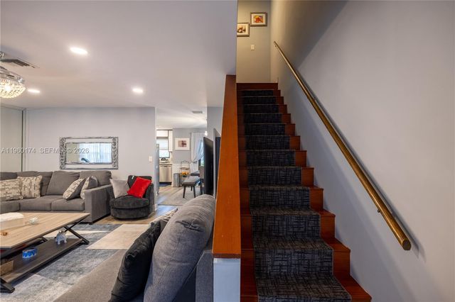 898 NW 47th St, Deerfield Beach, FL 33064