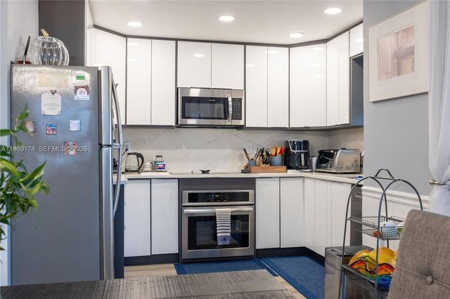 898 NW 47th St, Deerfield Beach, FL 33064