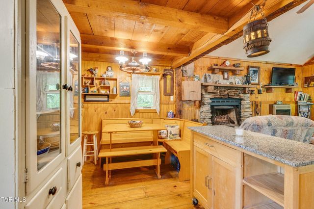 2453 Waters Edge Road, Duffield, VA 24244