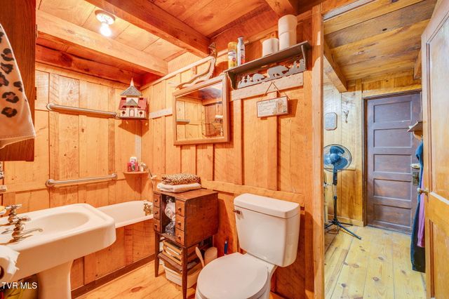 2453 Waters Edge Road, Duffield, VA 24244